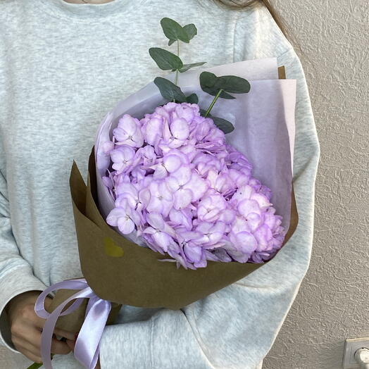 Порадовать любимую просто так 🤭💜 Букет- кулек с шикарной фиолетовой гортензией