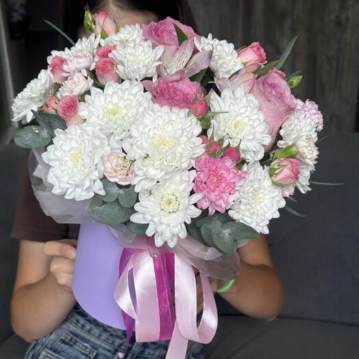 Цветочная композиция в шляпной коробке 🌸 хризантемы , розы, эвкалипт и диантус🌸