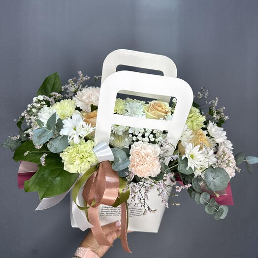 Нежная сумочка с диантусами,розами,хризантемой,эвкалиптом🌺☘️🌸🩷💫