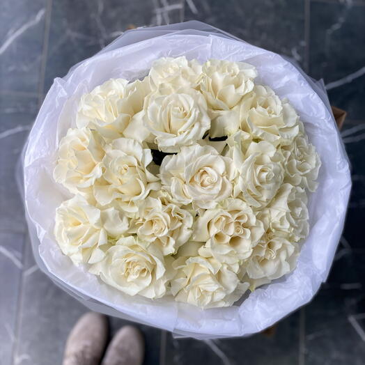Моно из белых ажурных роз 17