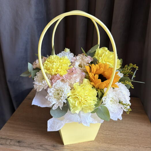 Композиция с цветами 🌻