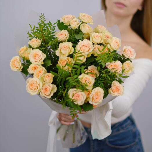 Букет цветов кустовые розы 7 шт