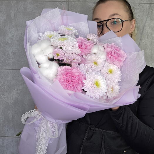 Нежный букет - комплимент 🫶
Букет с диантусами, хризантемами и хлопком🩷