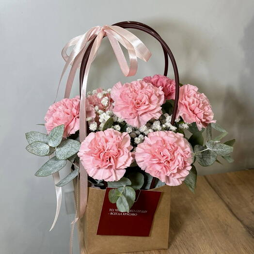 Розовые диантусы и эвкалипт в сумке 🥳