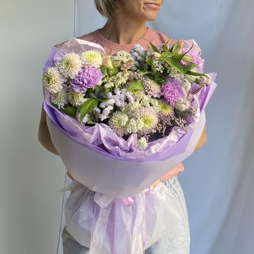 Нежно-сиреневый букет из диантусов и необычных хризантем💜