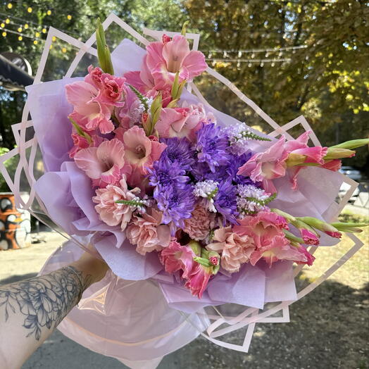 Авторский букет с гладиолусом, диантусом и хризантемой 🌸Сезонные цветы для жены, мамы🌸