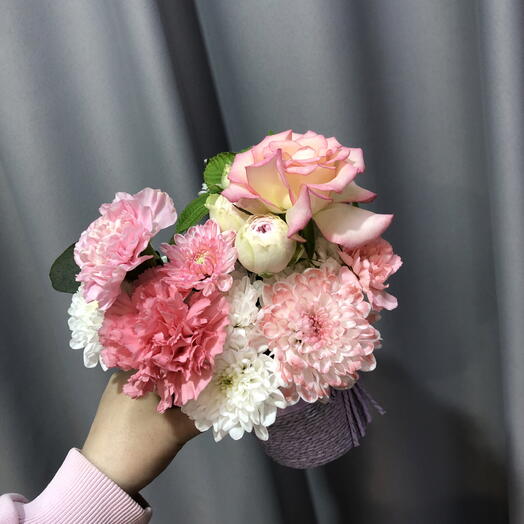 Маленькая цветочная корзинка