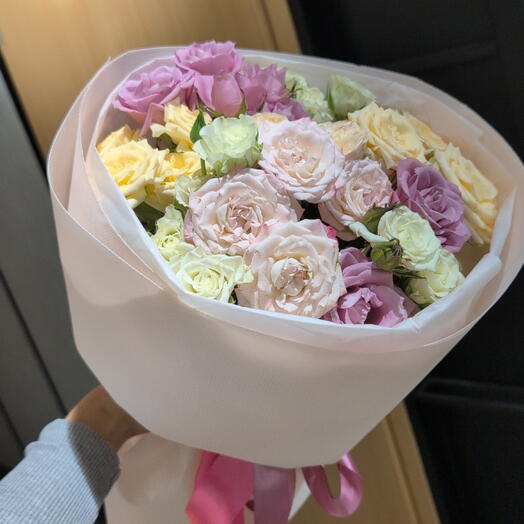 Нежный микс кустовых роз