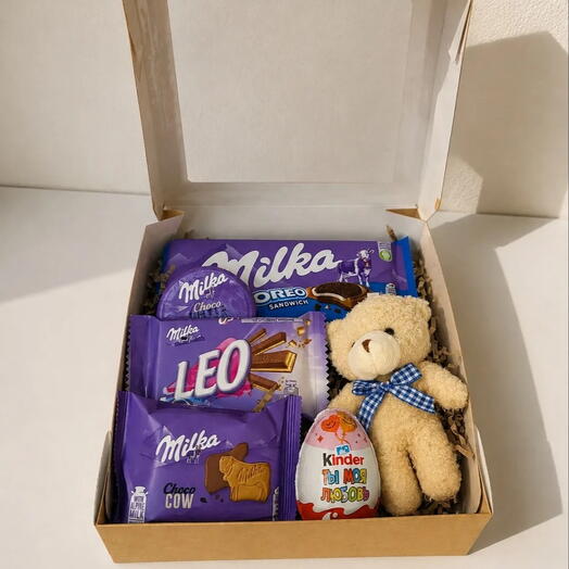 Подарочный бокс со сладостями Milka и мишкой «Purple Love»