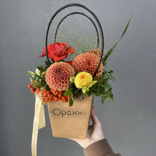 Яркая сумочка с георгинами и розой Нина