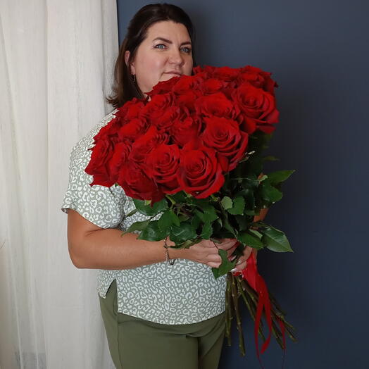 Букет из 25-ти красной розой под ленту