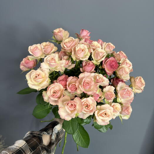 Моно букет из 9 кустовых роз