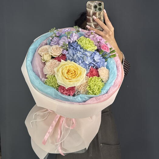 Дофаминовый букет🌸 Гортензия, маттиола, диантусы и Пионовидная роза Канделайт