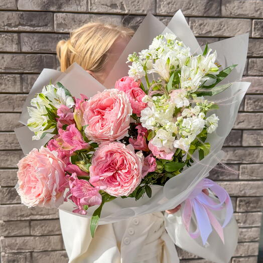 Авторский букет с пионовидной розой Тсумуги.Leoraflowers 5103