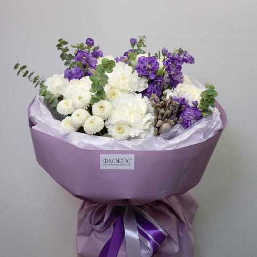 Авторский букет с маттиолой и диантусами 🤍💜