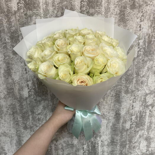Букет из 29 белых роз