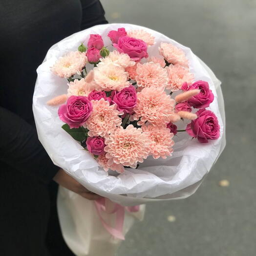 Пионовидна кустовая роза арома