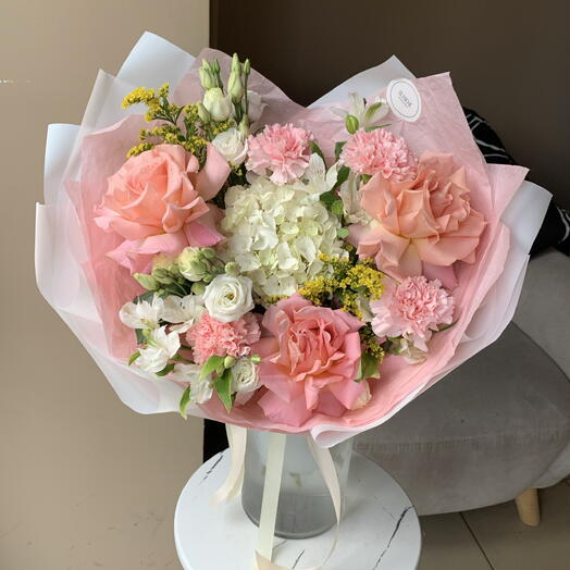 Букет «Розовые грёзы» с французскими розами, эустомой, гортензией🌸