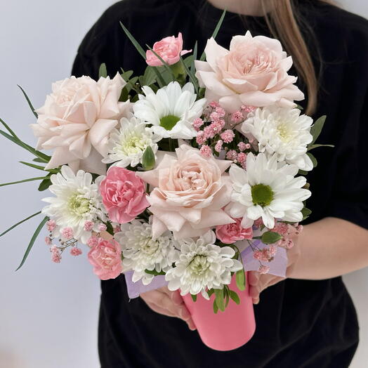 Композиция с цветами в стаканчике «Комплимент🌸»