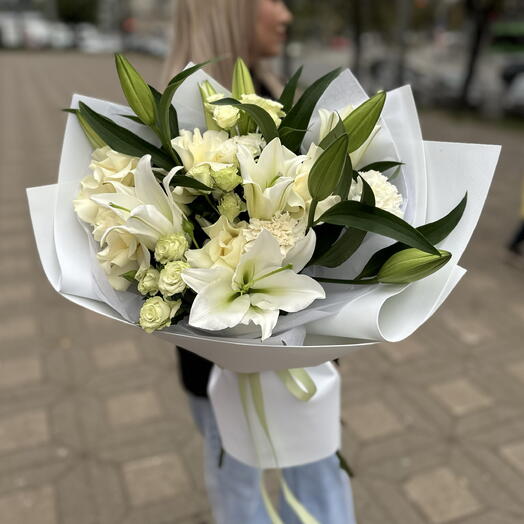 Сборный букет с лилиями 💚🤍