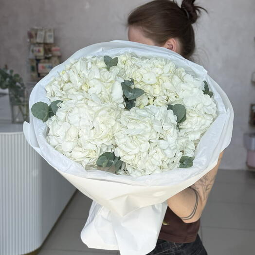 Букет из 5 белых гортензий