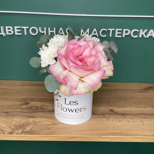 Букет дня: цветы в коробочке 💐