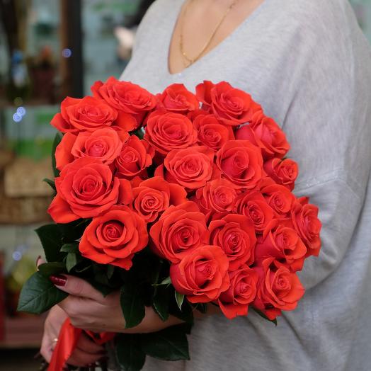 25 red roses