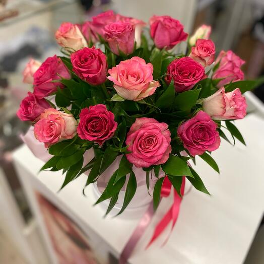 Caja de sombrero con rosas