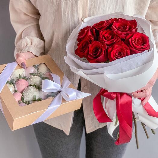 Conjunto combinado de rosas y fresas