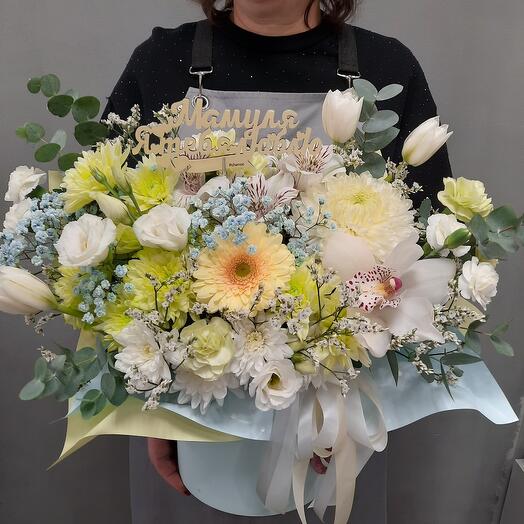 Цветы в коробке "Мамуля, я тебя люблю"