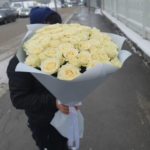 Ramo clásico de 51 rosas blancas