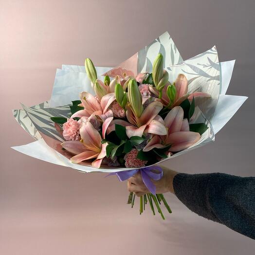 Ramo de autor con lirio, clavel y alstroemeria