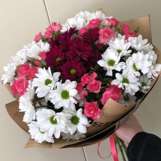 Bouquet of bush roses and chrysanthemums