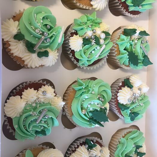 12 Cupcakes Set