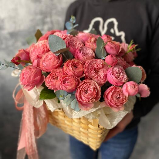 Корзина с пионовидными розами Silva Pink
