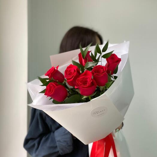 7 красных роз