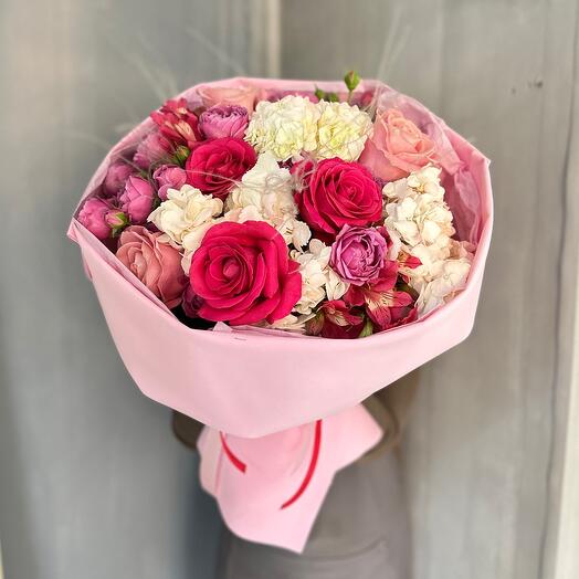 A bright and lush bouquet with hydrangeas and roses