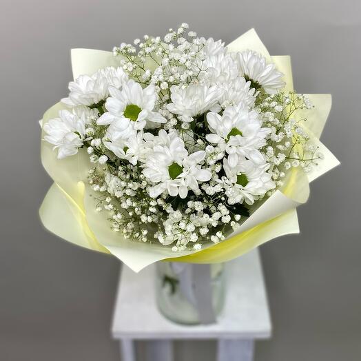 Chamomile bouquet with gypsophila
