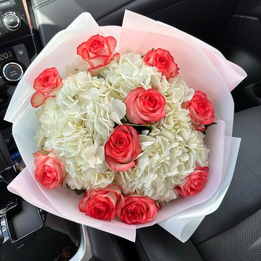 A bouquet with roses and hydrangea