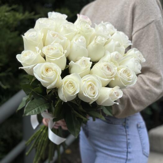 25 white Ecuadorian roses 60cm