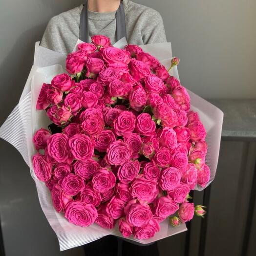 Букет из 25 ярких кустовых роз
