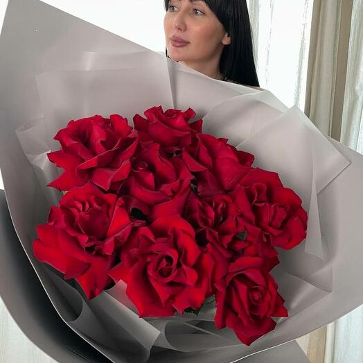 Букет из ажурных красных роз