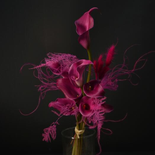 Raspberry mono calla lilies