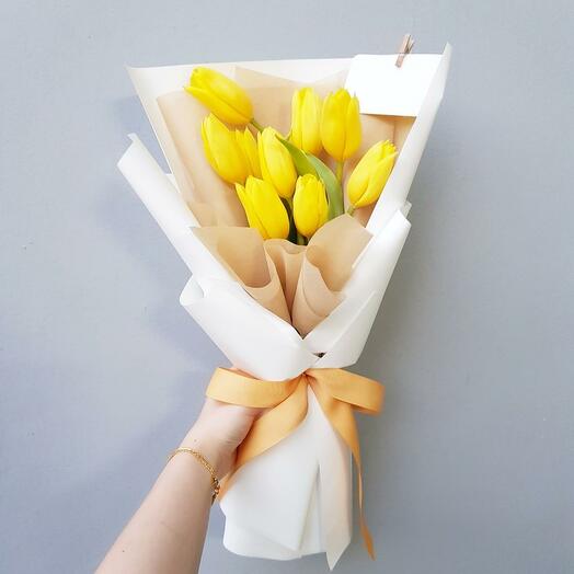 10 Yellow Tulips