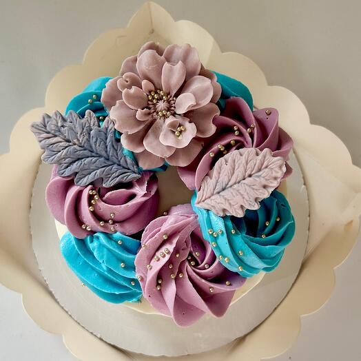 Bento cake with cream decoration