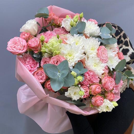 Delicate round bouquet