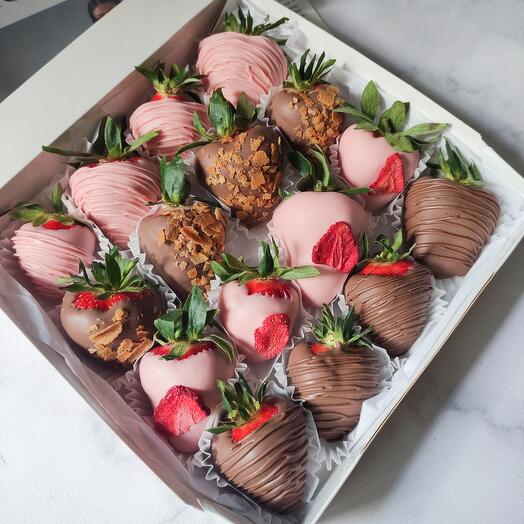 Клубника в бельгийском шоколаде 16 штук