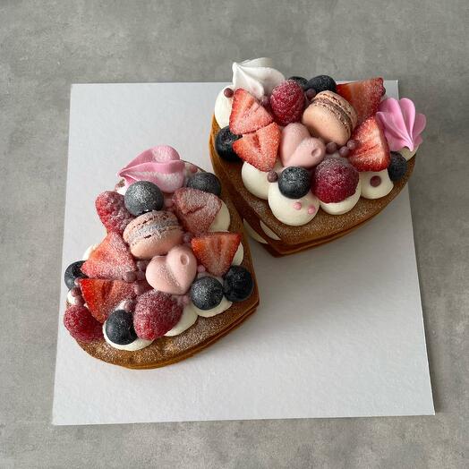 Торт с ягодами Сердце медовик на 14 февраля День влюбленных