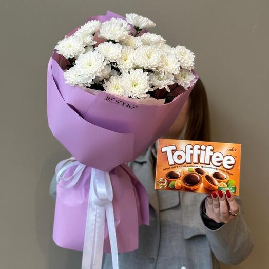 Комбо из 5 веток хризантемы и тоффифи