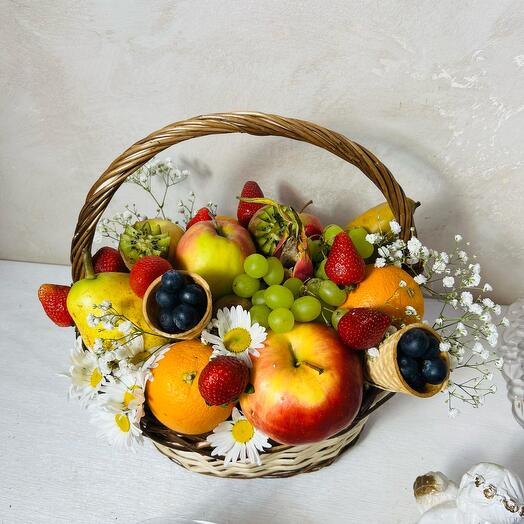 Корзина с фруктами